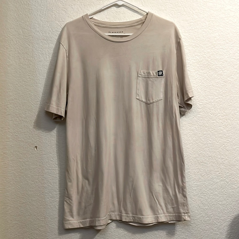 Crème/white ish t-shirt.Worn maybe once.Got this from a bundle won at an auction